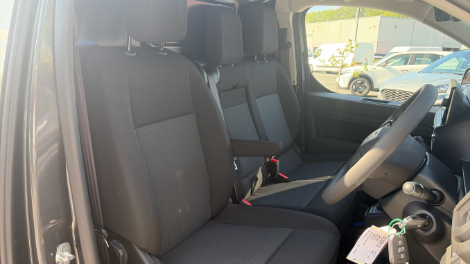 Vauxhall Vivaro L1 Diesel 1.5 Turbo D 120 Pro H1 Van - Image 6